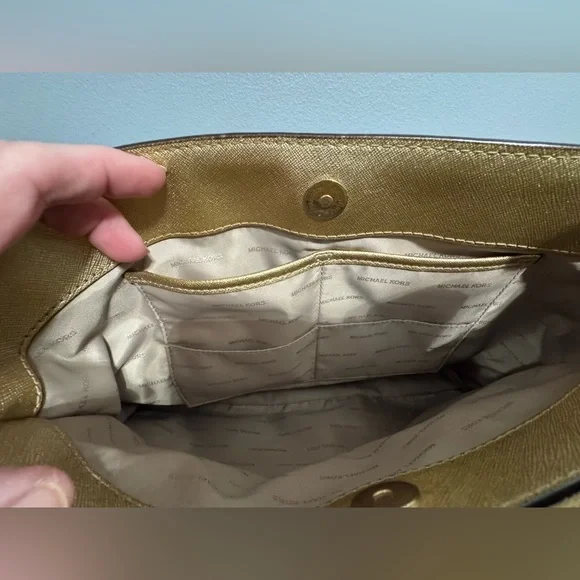 Michael Kors Large Savannah Satchel - Picture 12 of 14